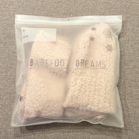 Barefoot Dreams Soft Pink Hat and Sock Set - Picture 5 of 5